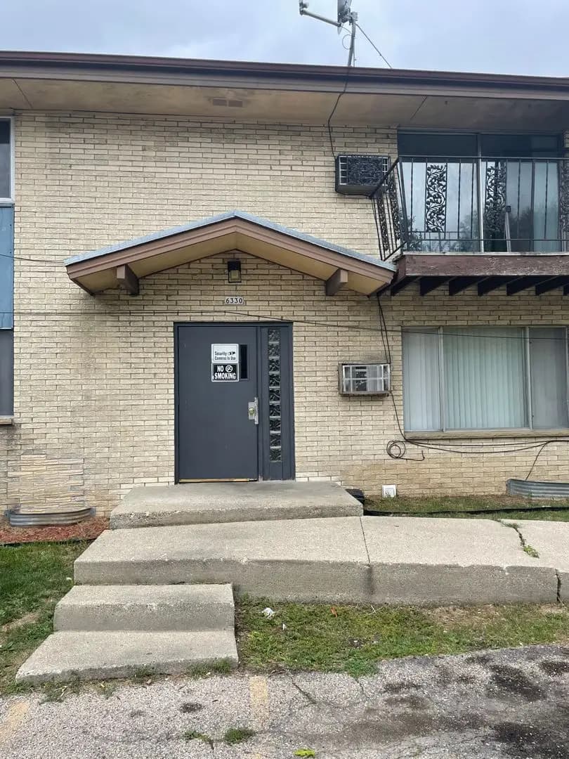 undefined apartments for rent - image - large (8).jpeg - 2