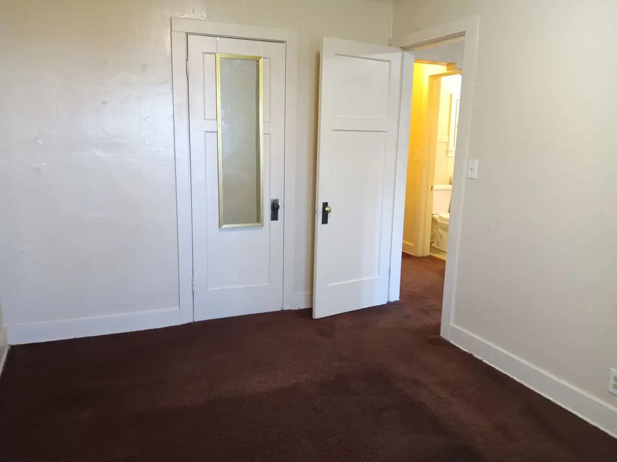 undefined apartments for rent - image - large (8).jpg - 2