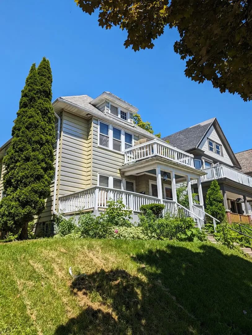 undefined apartments for rent - image - large (11).jpg - 1