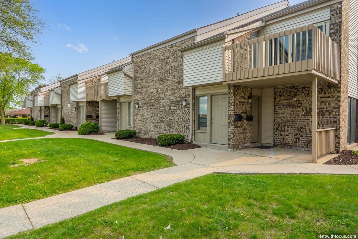 undefined apartments for rent - image - large (17).jpg - 3