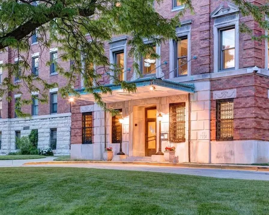 Historic Lofts on Kilbourn - Apartment - 3