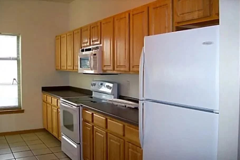  Columbia / Toussaint Square Apartments - Apartment - 4