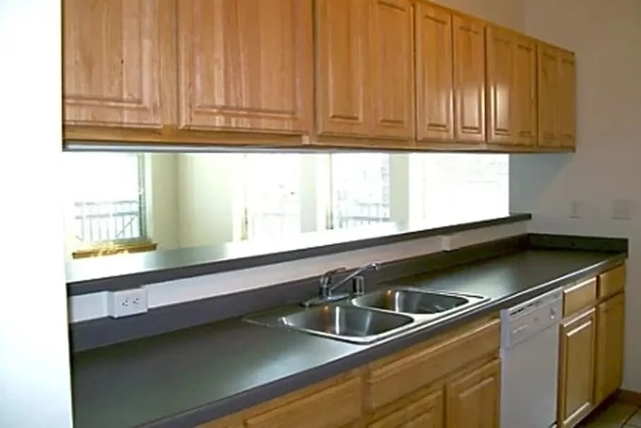  Columbia / Toussaint Square Apartments - Apartment - 6