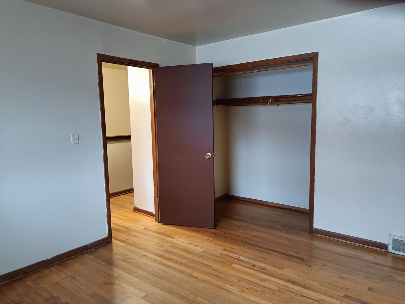 7308-7312 W Mill Rd - Apartment - 6