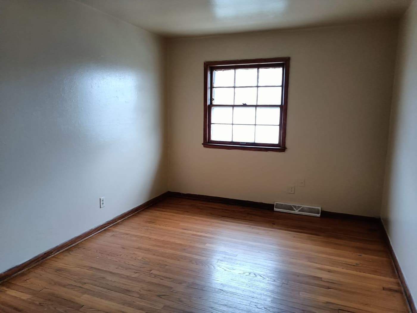 7308-7312 W Mill Rd - Apartment - 8
