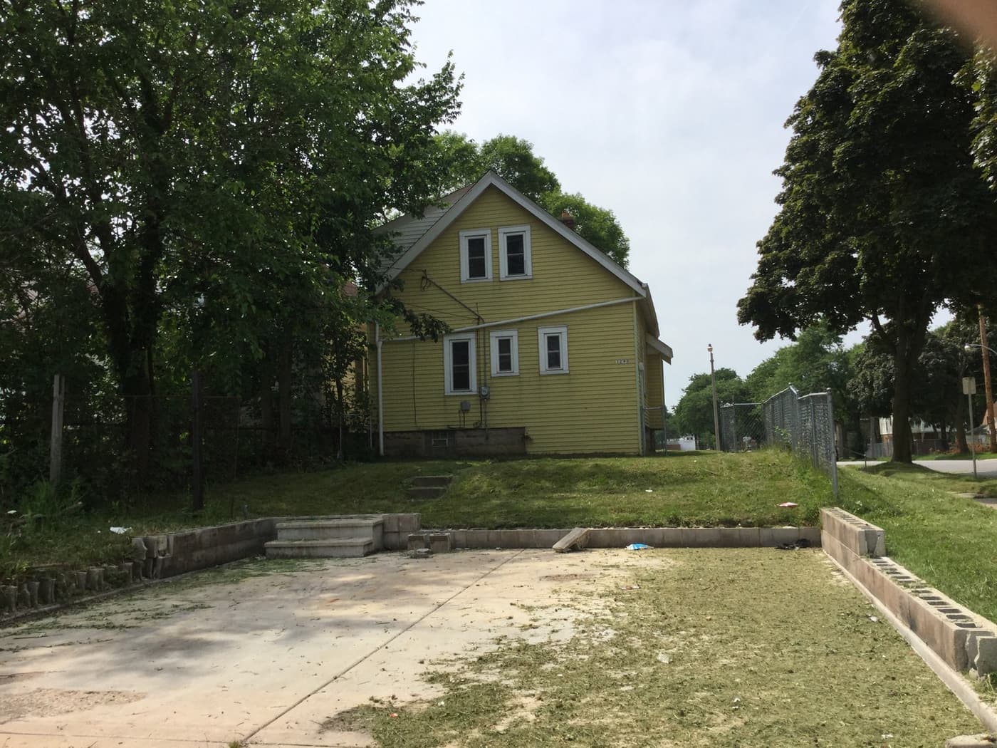 3290 N 37th St - House - 11