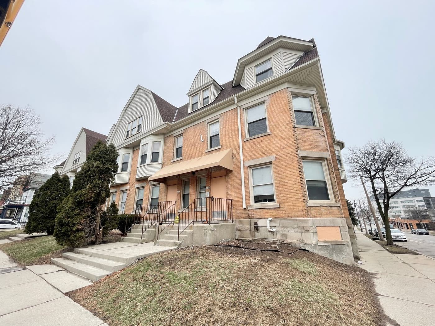 undefined apartments for rent - image - large (8).jpg - 1