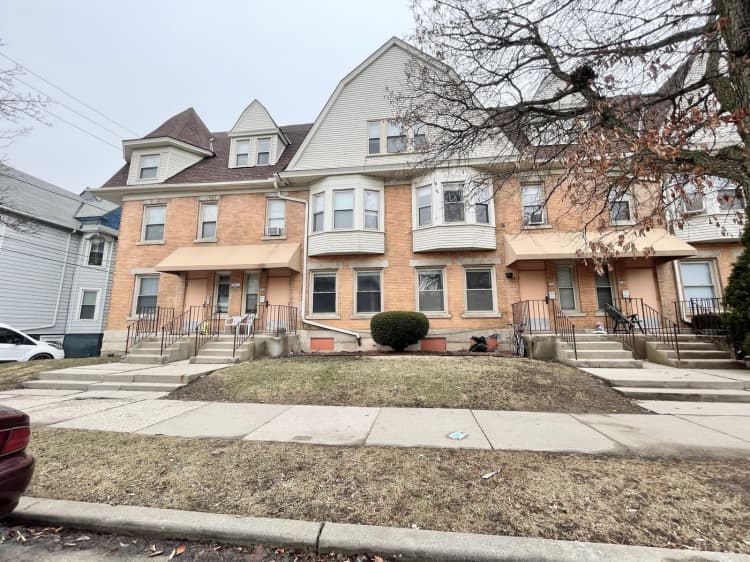 undefined apartments for rent - image - large (9).jpg