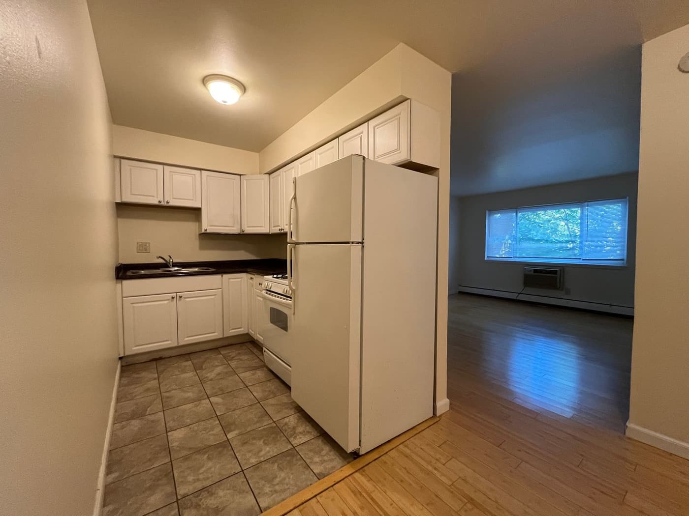 2342 Austin - Apartment - 8
