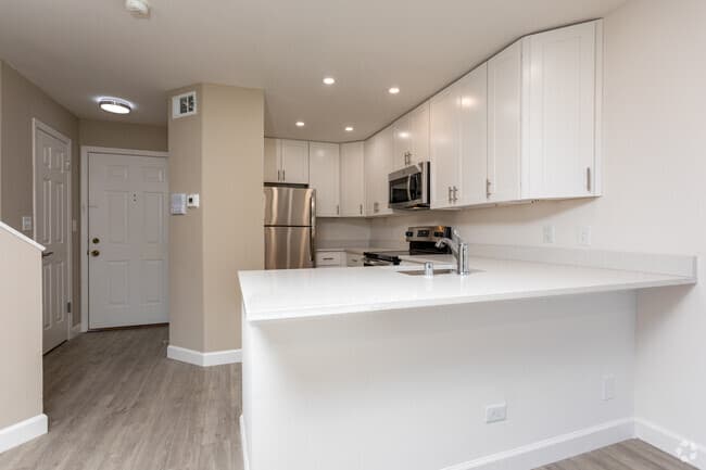 Milwaukee County apartments for rent - Property image - White Oaks - 2