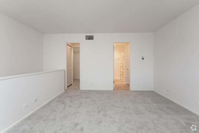 Milwaukee County apartments for rent - Property image - White Oaks - 1