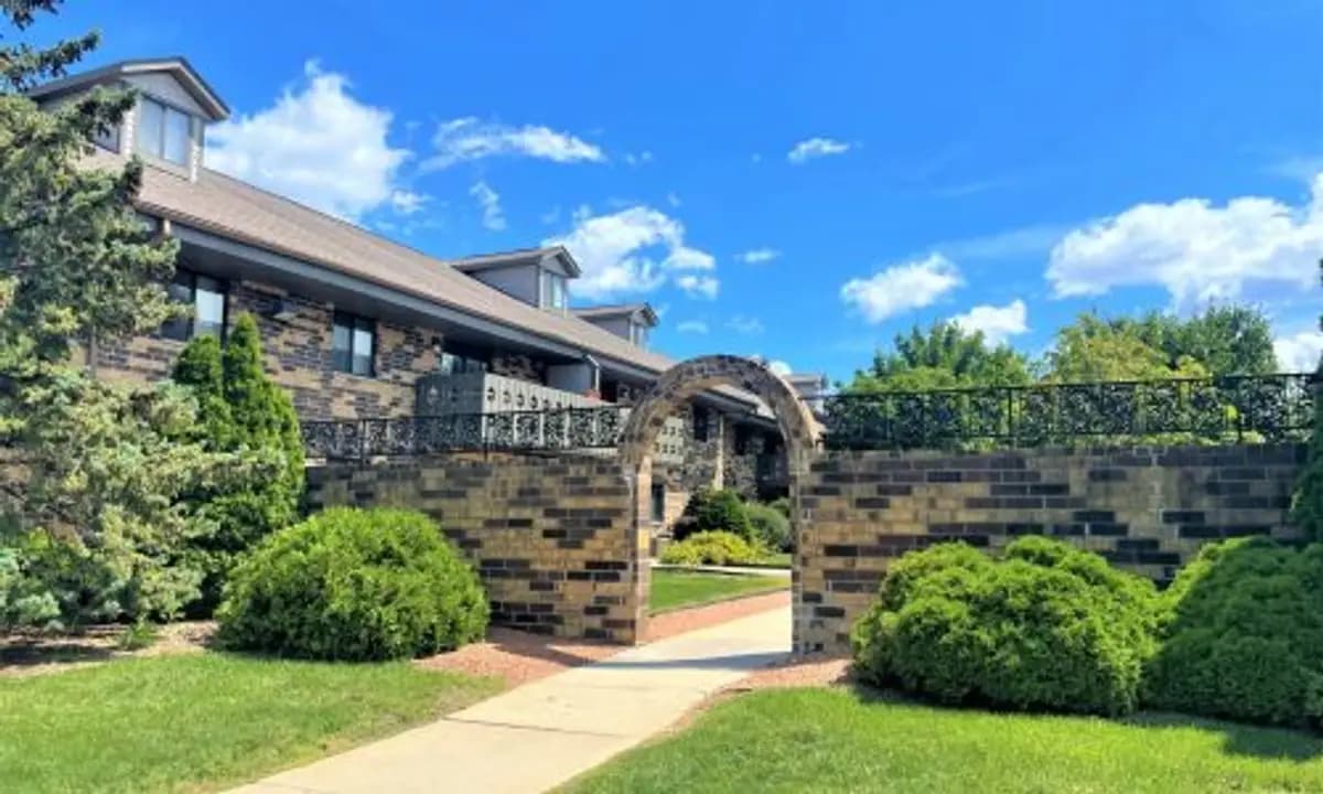 Milwaukee County apartments for rent - Property image - Orchard Park - 1