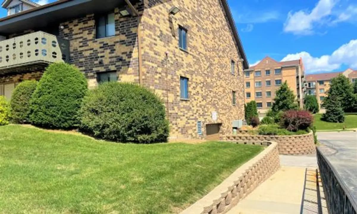 Milwaukee County apartments for rent - Property image - Orchard Park - 2