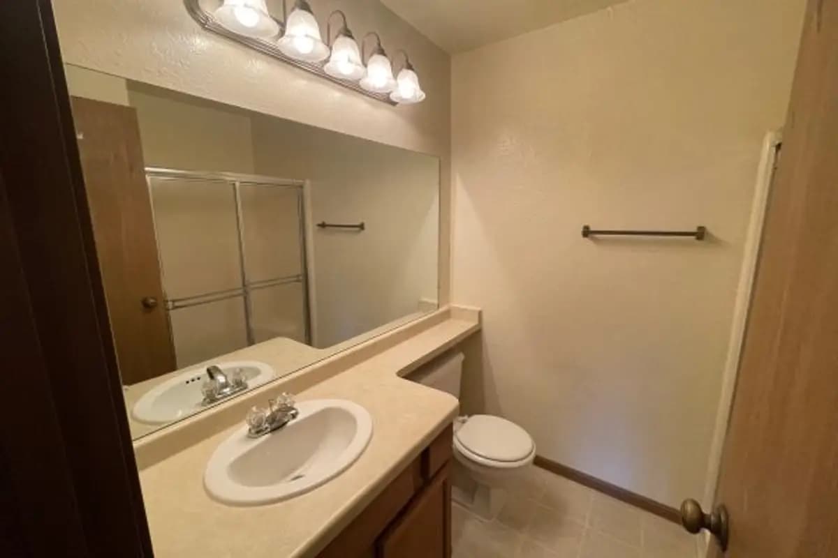 Milwaukee County apartments for rent - Property image - Parkway Central - 1