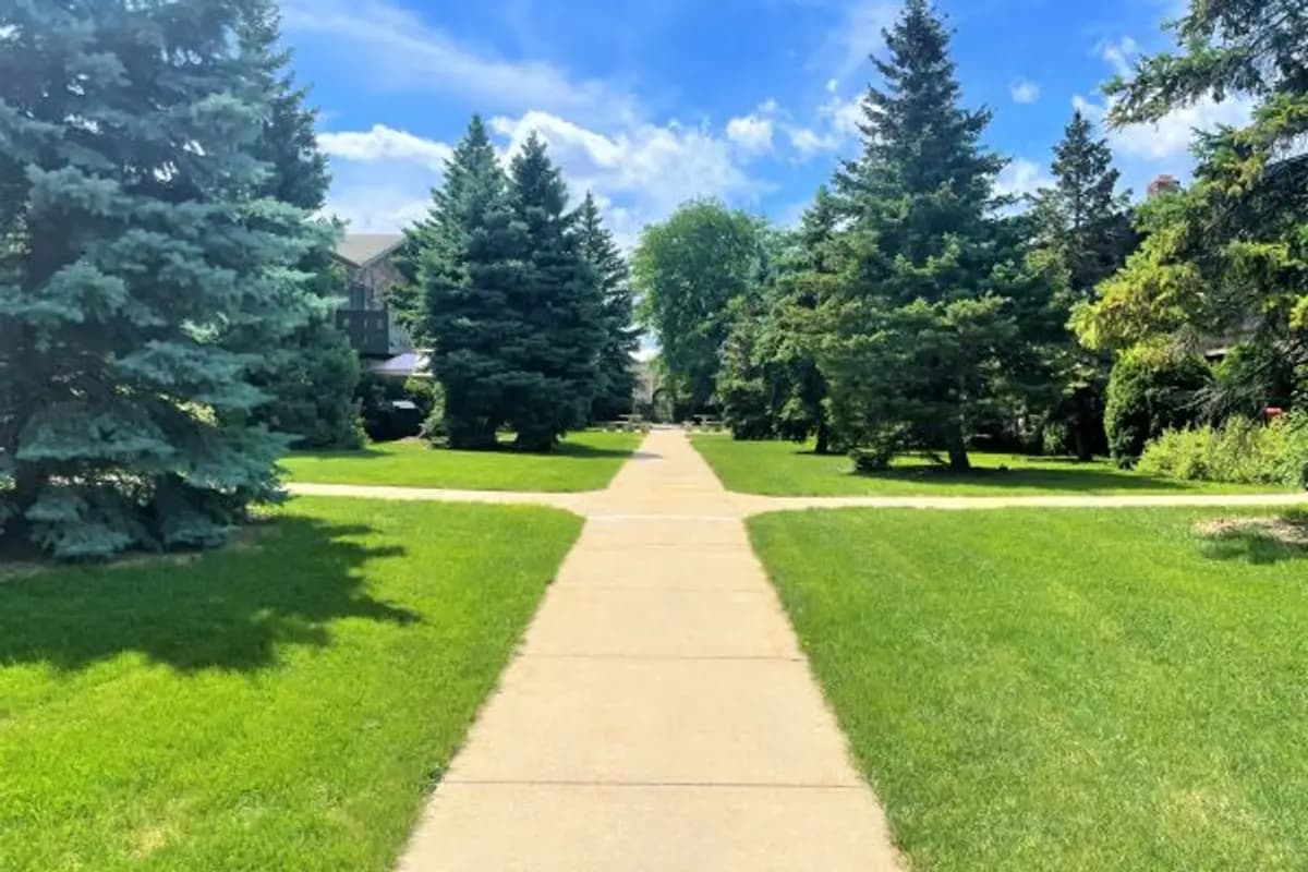 Milwaukee County apartments for rent - Property image - Parkway Central - 3