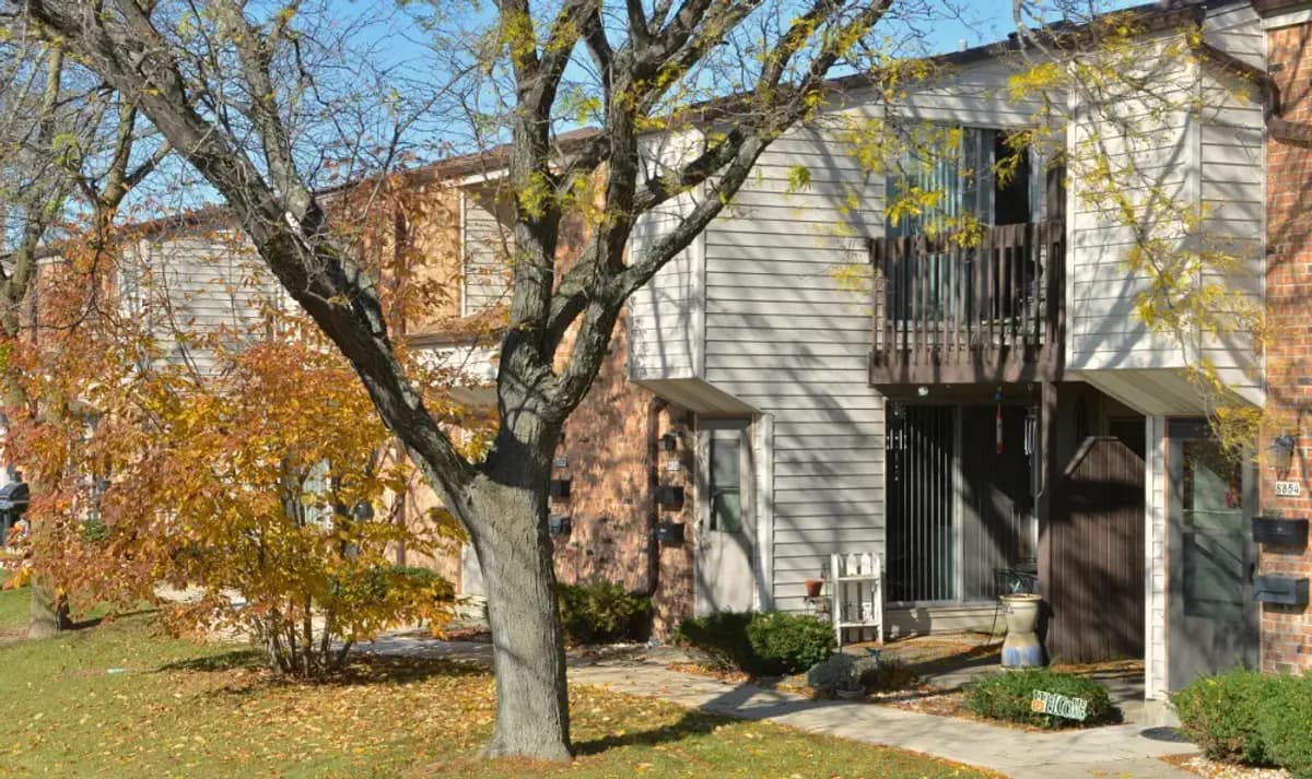 Milwaukee County apartments for rent - Property image - Briarwick Apartments - 1