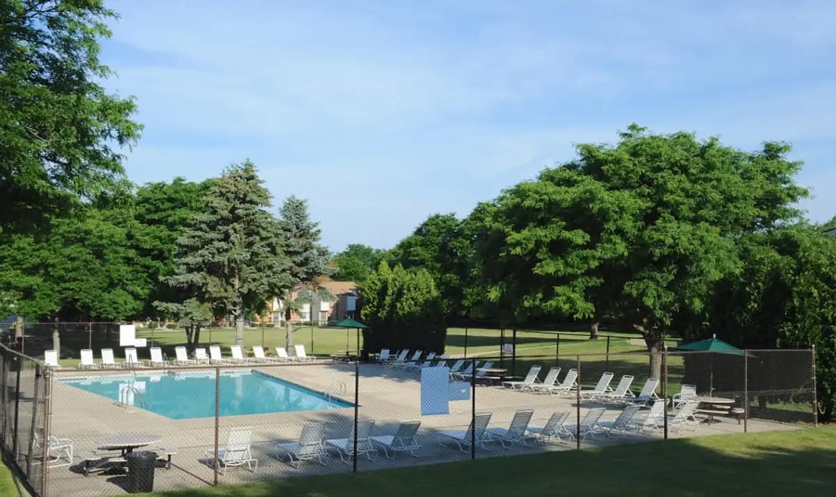 Milwaukee County apartments for rent - Property image - Briarwick Apartments - 3