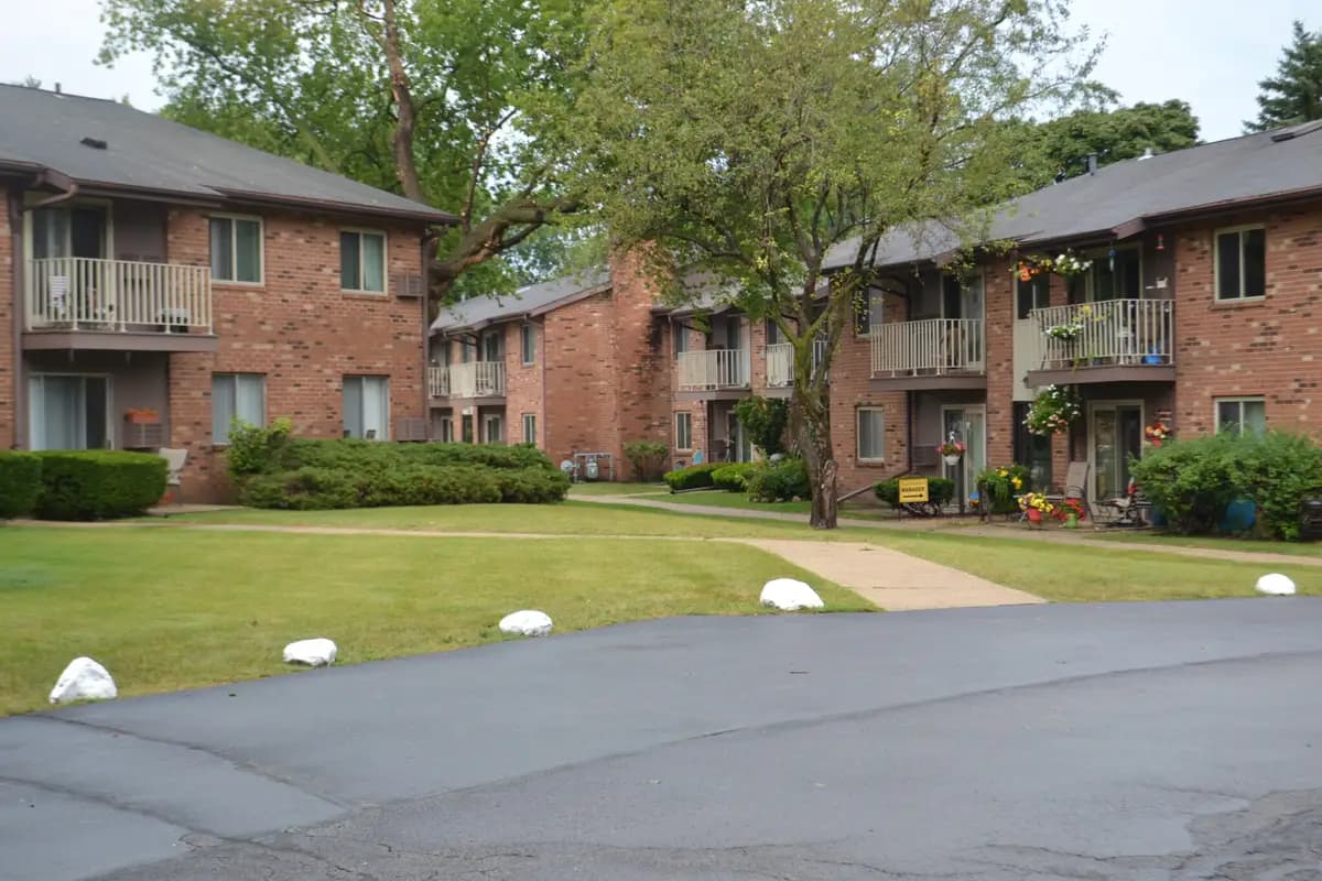 Milwaukee County apartments for rent - Property image - Quail Hollow Apartments - 3
