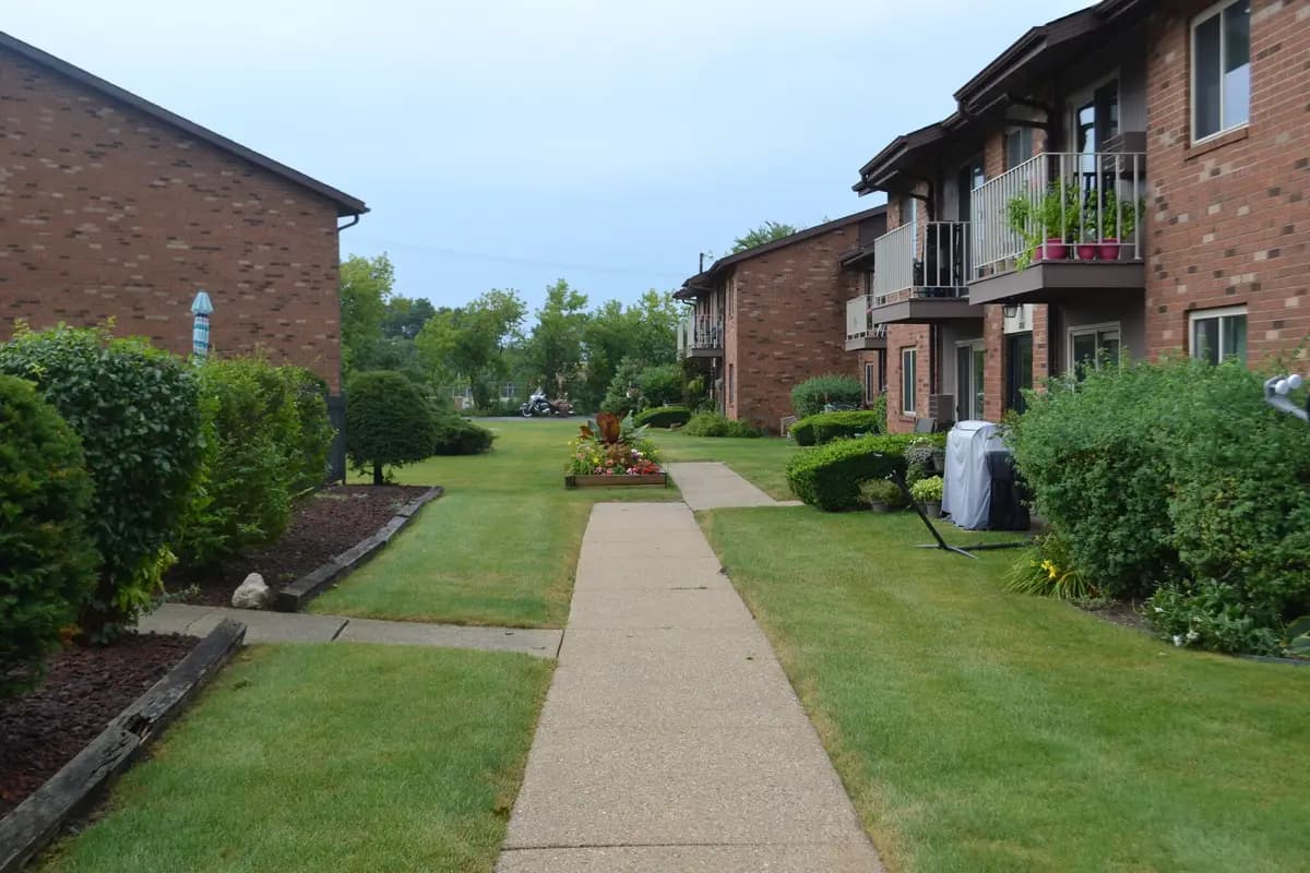 Milwaukee County apartments for rent - Property image - Quail Hollow Apartments - 2
