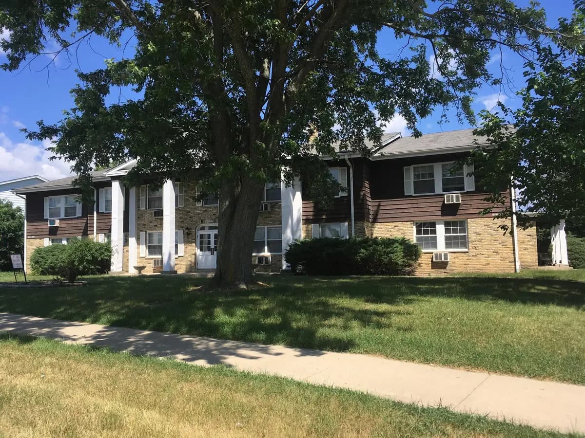 Milwaukee County apartments for rent - image - 5000-w-cold-spring-rd-greenfield-wi-primary-photo.jpg
