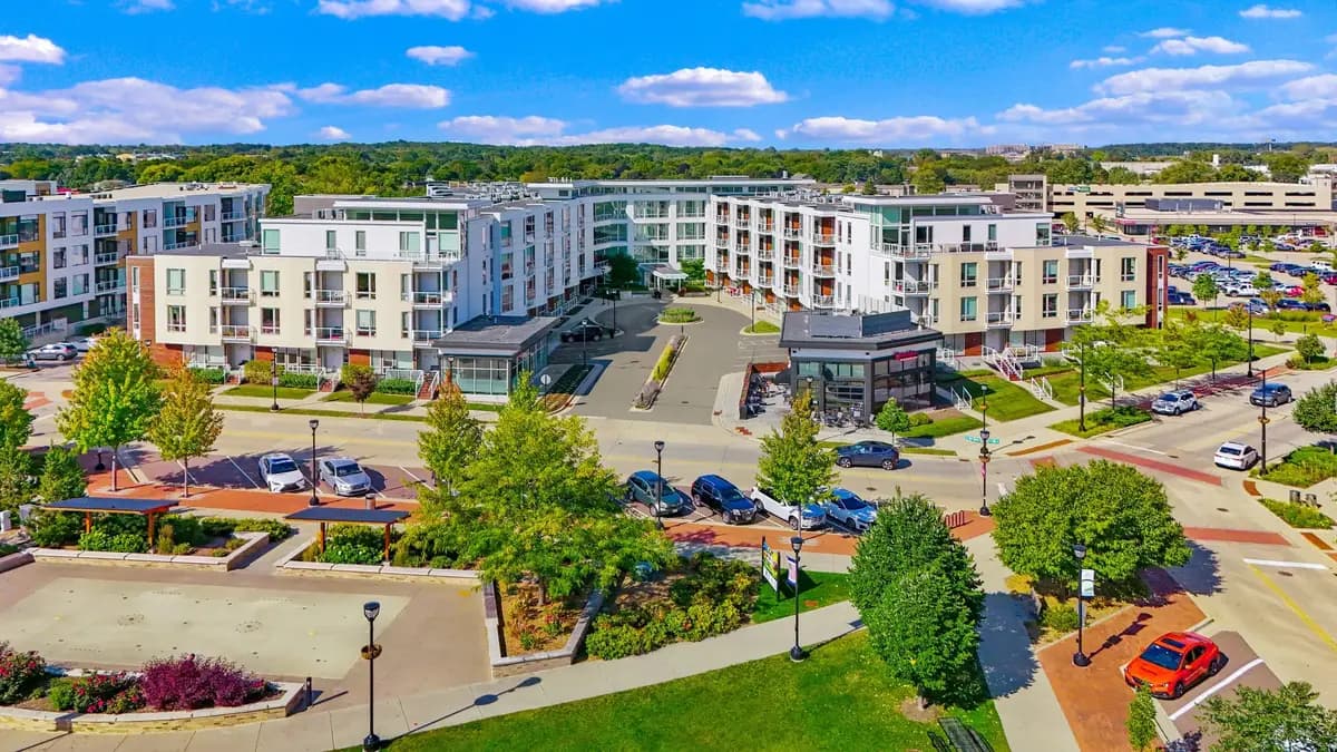 Milwaukee County apartments for rent - Property image - Emerald Row - 3
