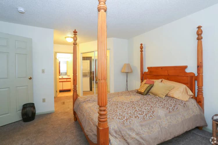 Milwaukee County apartments for rent - image - wood-creek-apartments-oak-creek-wi-bedroom (3).jpg