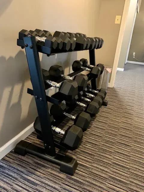 Milwaukee County apartments for rent - image - wood-creek-apartments-oak-creek-wi-fitness-room-free-weights.jpg