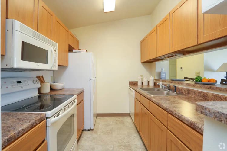 Milwaukee County apartments for rent - image - wood-creek-apartments-oak-creek-wi-kitchen (1).jpg