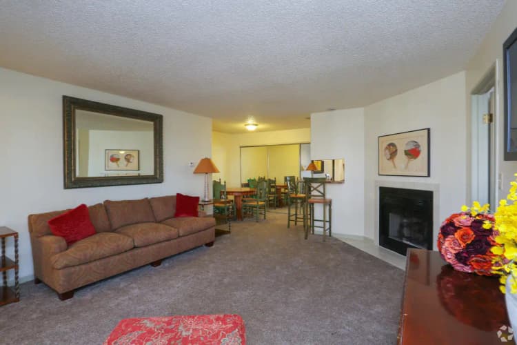 Milwaukee County apartments for rent - image - wood-creek-apartments-oak-creek-wi-living-room (2).jpg