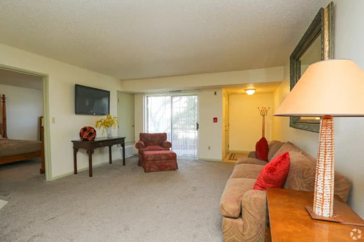 Milwaukee County apartments for rent - image - wood-creek-apartments-oak-creek-wi-living-room (3).jpg