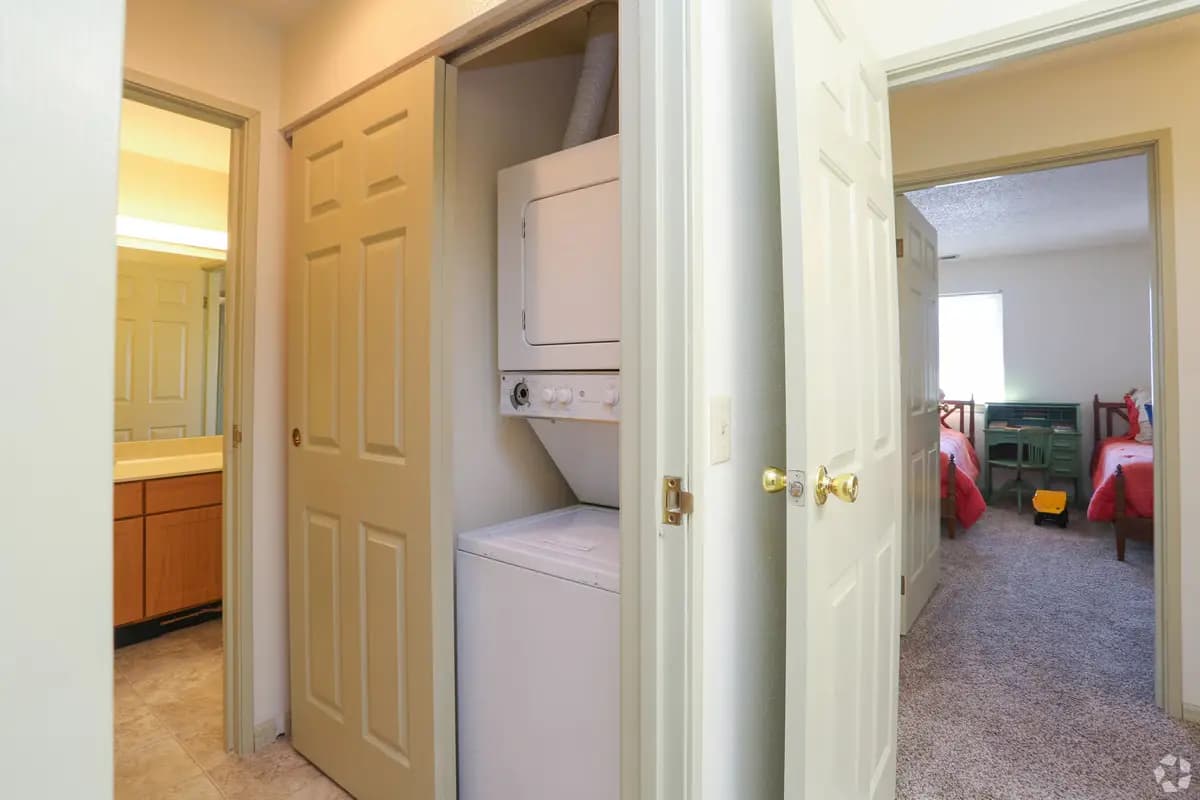 Milwaukee County apartments for rent - image - wood-creek-apartments-oak-creek-wi-washerdryer.jpg