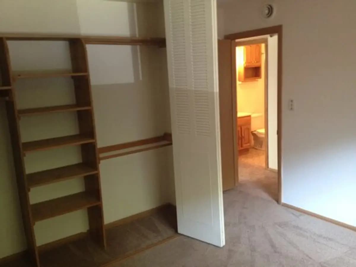Milwaukee County apartments for rent - Property image - Northway Apartments - 3