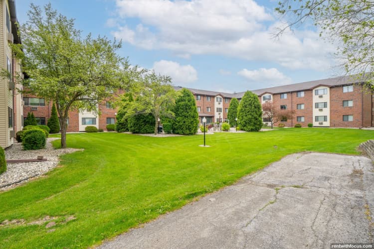 Milwaukee County apartments for rent - image - large (16).jpg