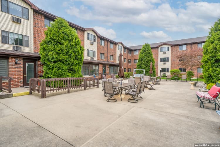 Milwaukee County apartments for rent - image - large (18).jpg