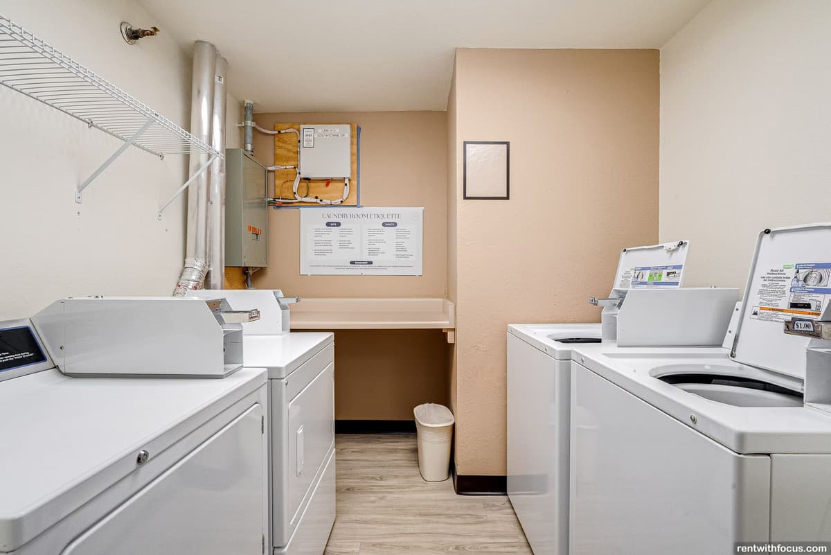 Milwaukee County apartments for rent - image - large (23).jpg