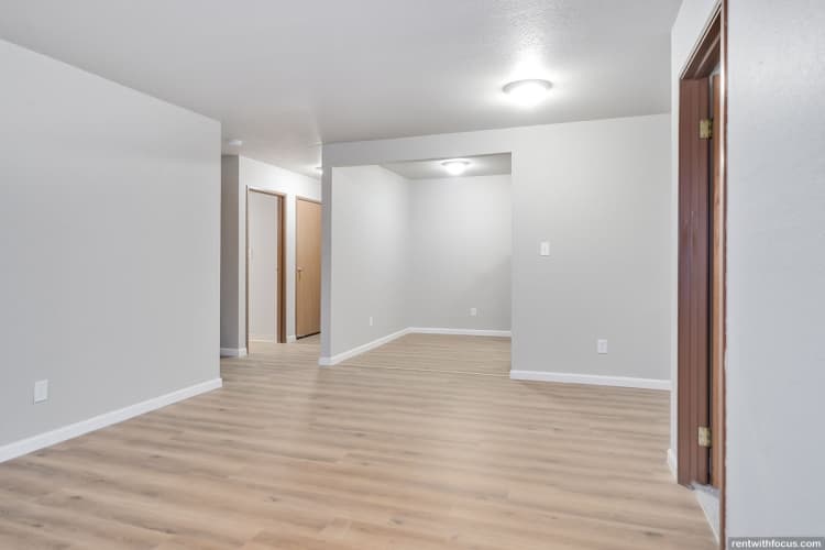 Milwaukee County apartments for rent - image - large (40).jpg