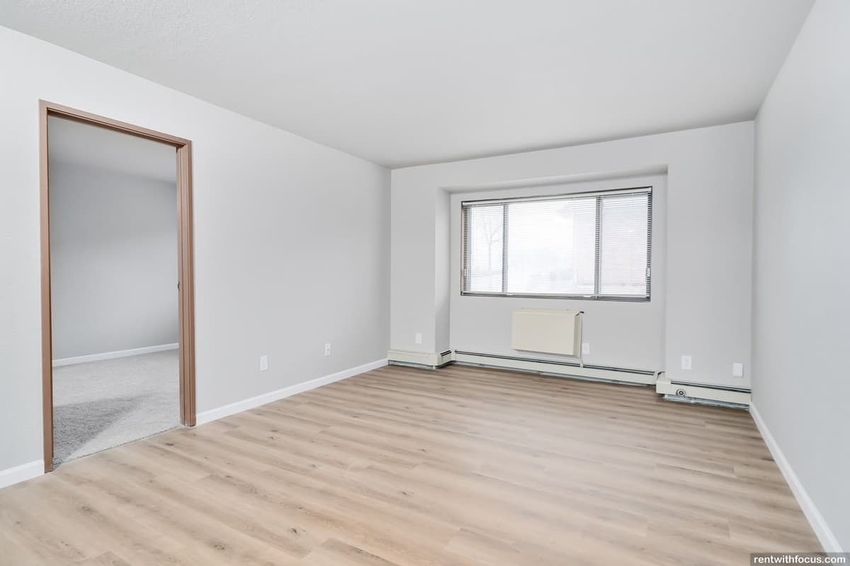 Milwaukee County apartments for rent - image - large (41).jpg