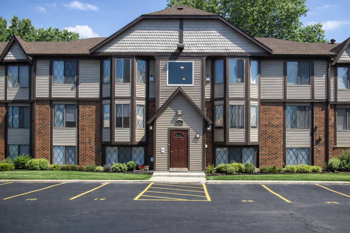 Milwaukee County apartments for rent - Property image - Lake Bluff Apartments - 2