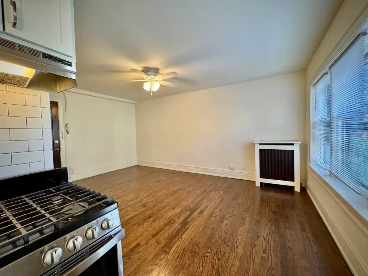 Milwaukee County apartments for rent - Property image - Van Buren - 3