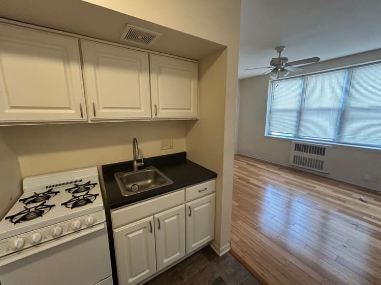 Milwaukee County apartments for rent - image - large (45).jpeg