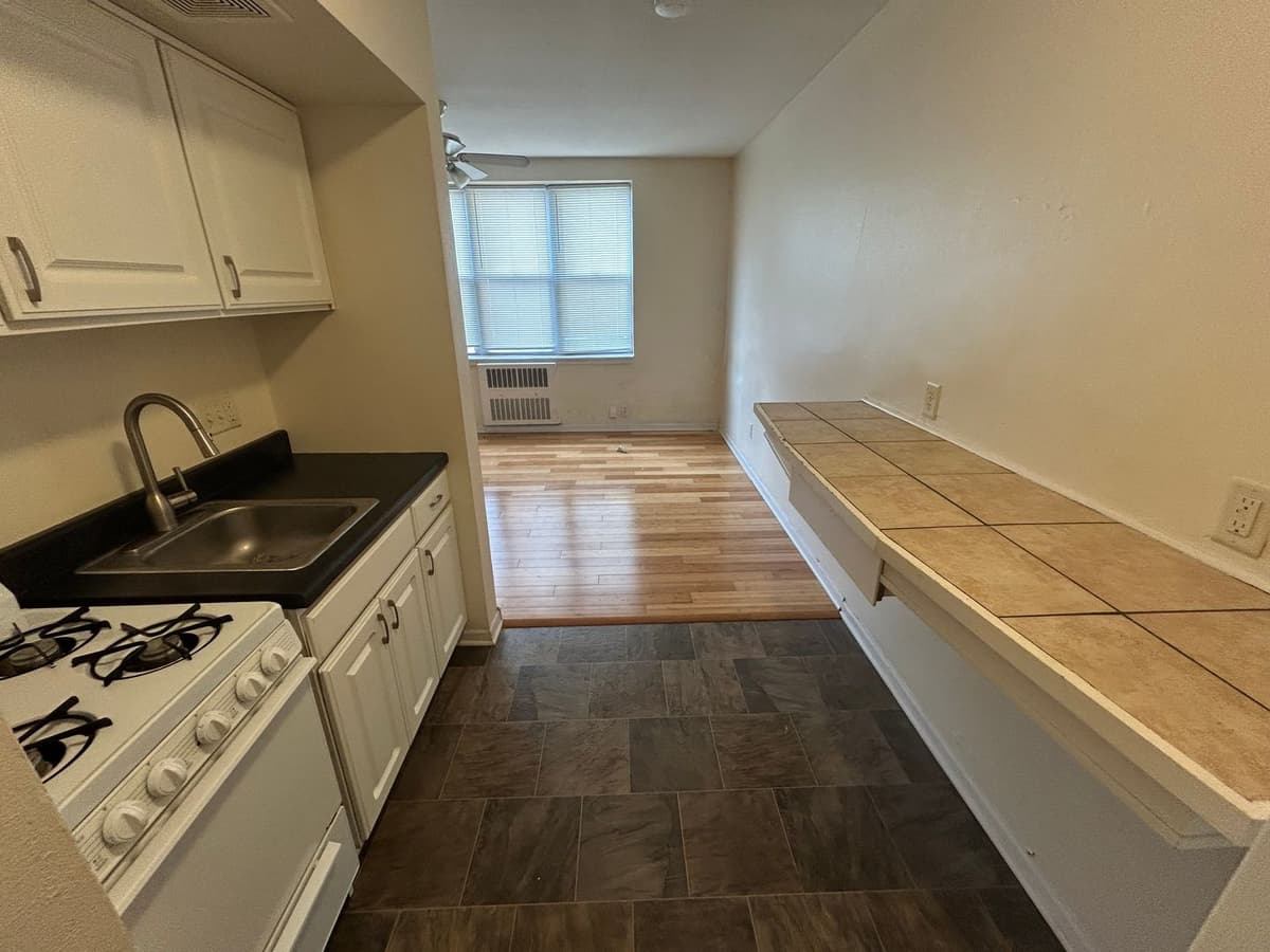 Milwaukee County apartments for rent - image - large (43).jpeg