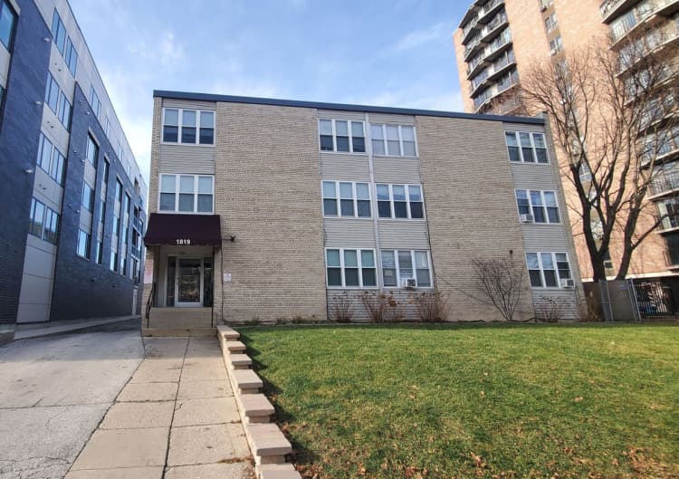 Milwaukee County apartments for rent - image - large (4).jpg