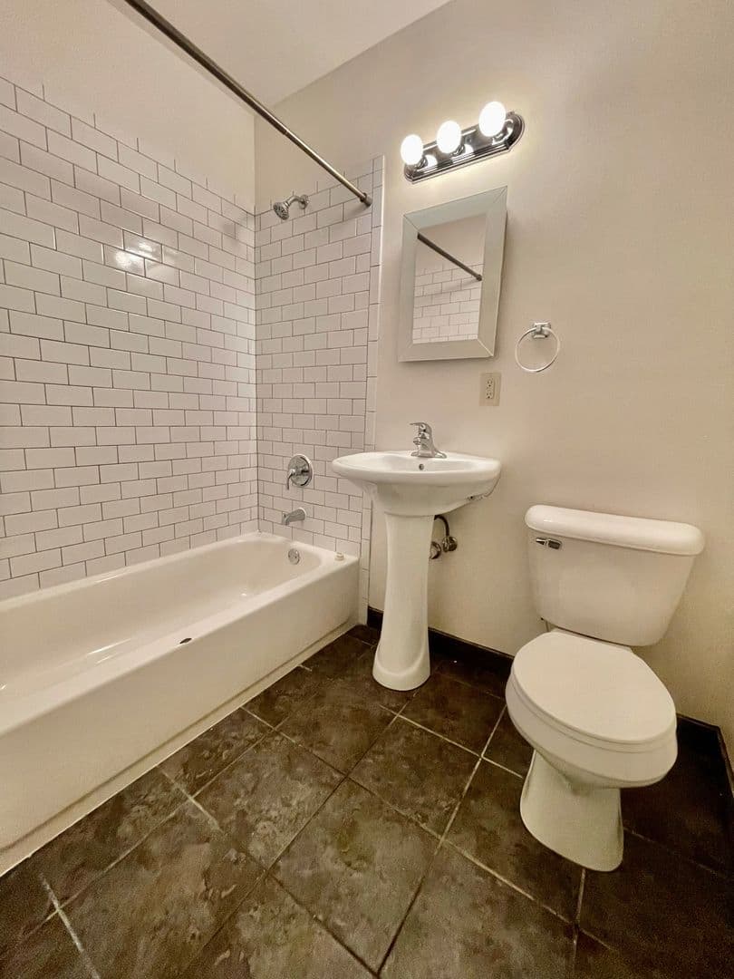 Milwaukee County apartments for rent - image - large (17).jpeg