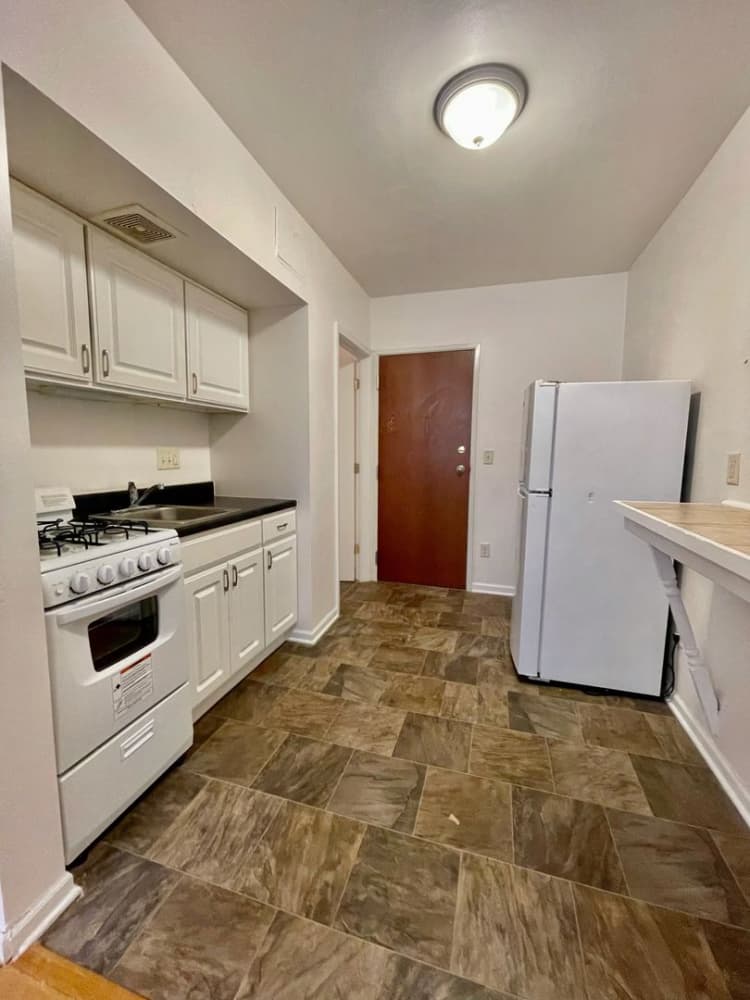 Milwaukee County apartments for rent - image - large (13).jpeg