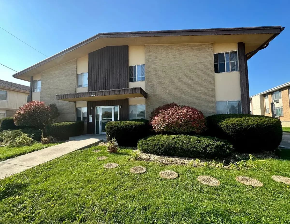 Milwaukee County apartments for rent - Property image - 1216 Memorial Drive - 8, South Milwaukee, WI 53172 - 1