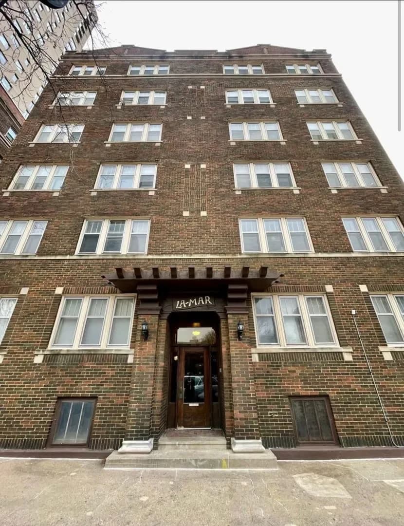 Milwaukee County apartments for rent - Property image - 903 E Kilbourn Ave - 1
