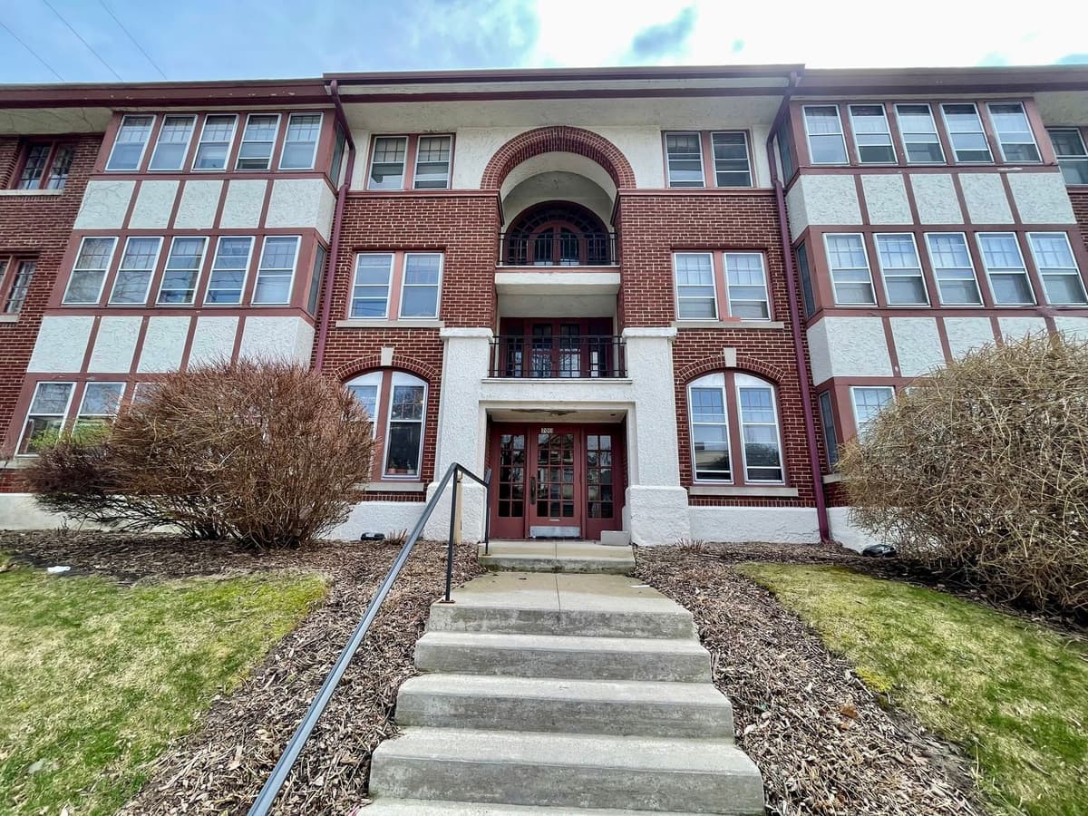 Milwaukee County apartments for rent - image - large (8).jpeg