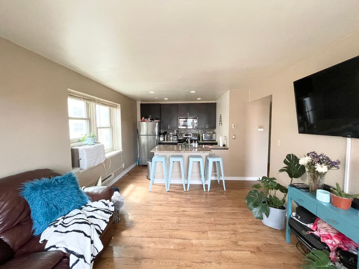 Milwaukee County apartments for rent - image - large - 2026-04-30T171759.192.jpeg