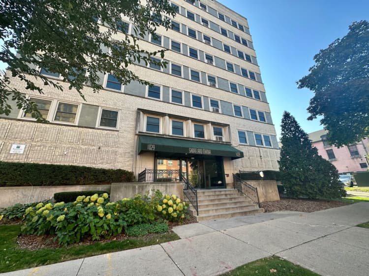 Milwaukee County apartments for rent - image - large (53).jpeg