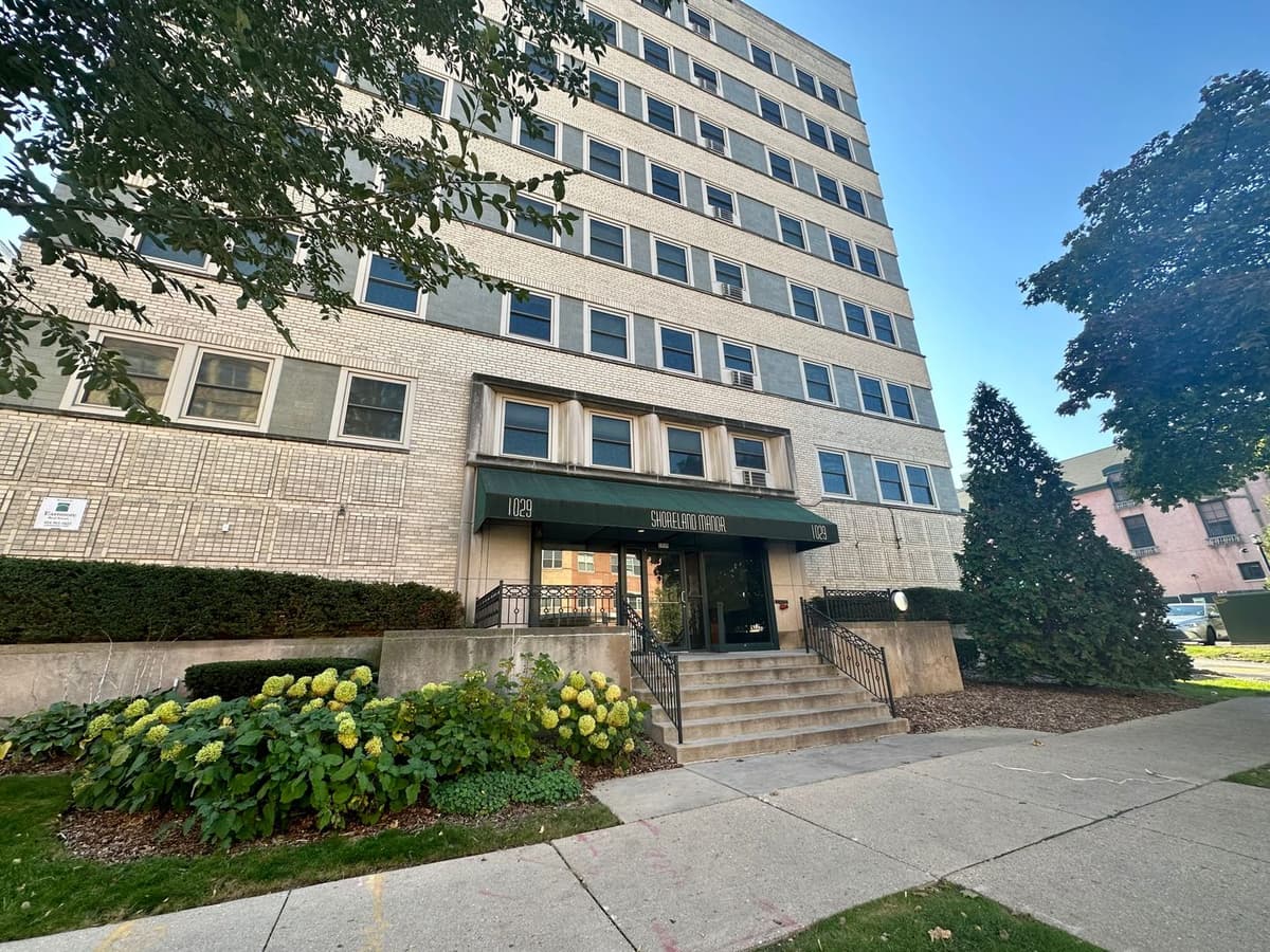 Milwaukee County apartments for rent - image - large (14).jpeg